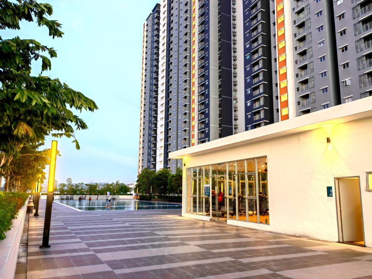 Alanis Residence 7 Pax @ Sepang Klia Kota Warisan Экстерьер фото